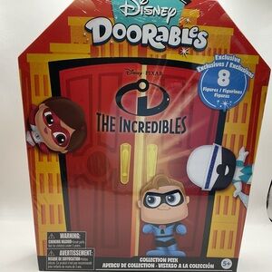 Disney Doorables The Incredibles Playset - Red and Blue